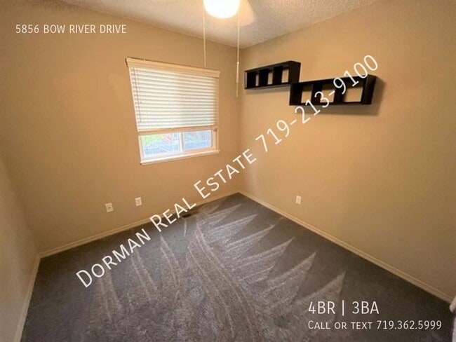 Building Photo - 4 Bed 2.5 Bath with A/C!