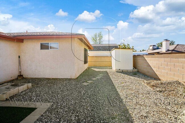 Building Photo - Single-Story 3 Bed with Covered Patio & Gated Yard