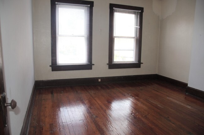 Building Photo - 87 W 1st Ave