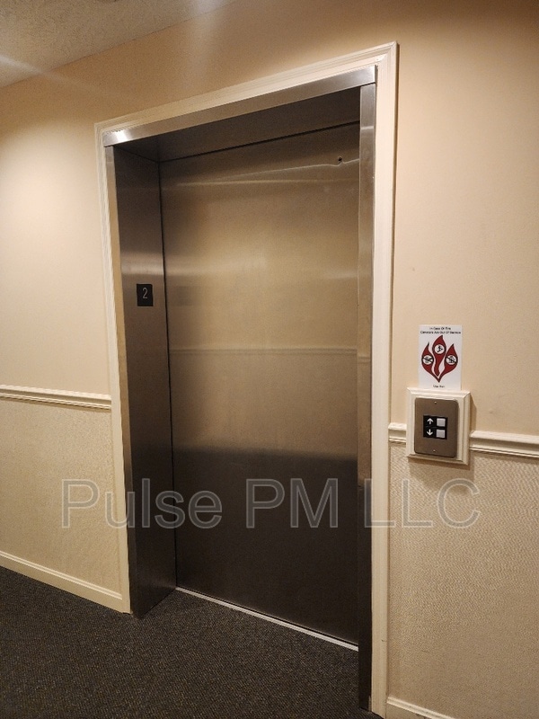 Building Photo - 985 Mistflower Ln