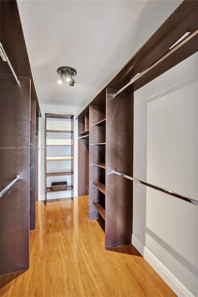 Building Photo - 2500 Parkview Dr