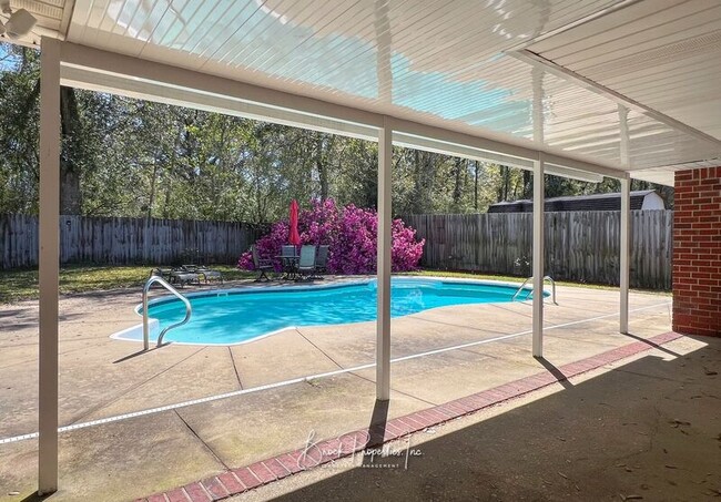 Building Photo - 2634 Southern Oaks Dr