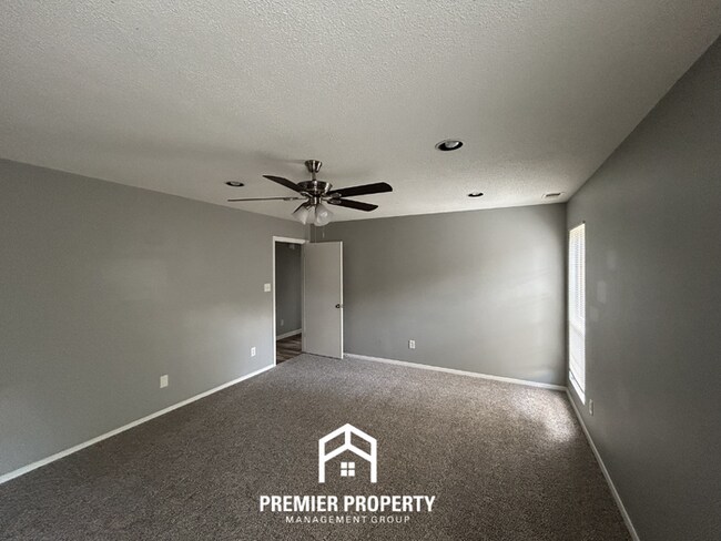 Building Photo - Massive 5BR/3BA Estate in 38125 | 2,700+ SQ FT, Vaulted Ceilings & Tile Floors