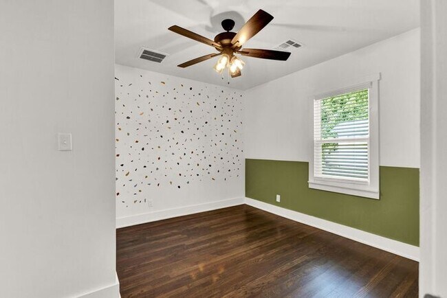 Building Photo - Lawn Care and Water Included! 3/1 Near TU!