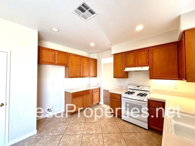Building Photo - 13720 Thrush Ct
