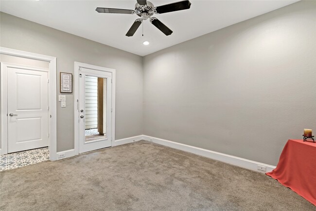 Building Photo - 808 Paige St