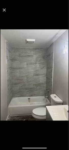 Building Photo - 1743 Davis Ln