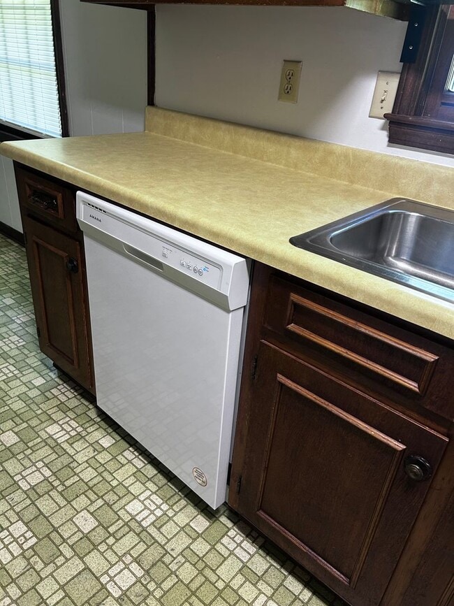 Building Photo - 1601 Cedarbrook Dr