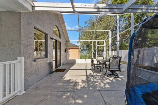 Building Photo - 4405 Plumosa St