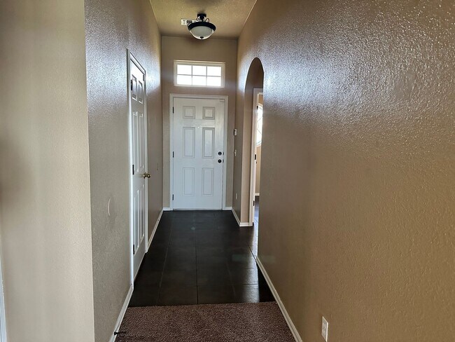 Building Photo - Beautiful home located in the Waterstone area! NO PETS!