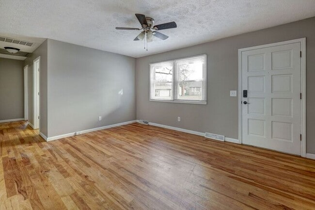 Building Photo - 731 W Greenwood St