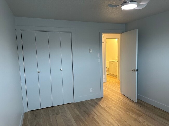 Building Photo - Beautifully updated 2 bed/1bath duplex in ...