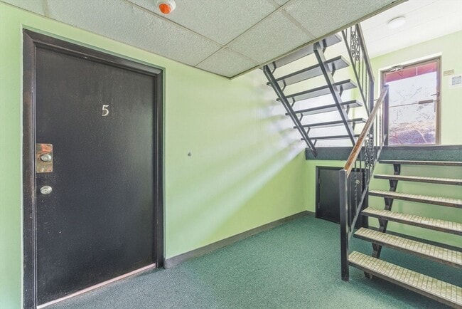 Building Photo - 1011 Main St