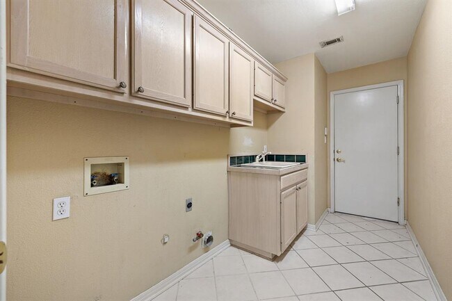 Building Photo - 2505 Merion Cove