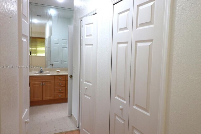 Building Photo - 2865 SW 139th Ave