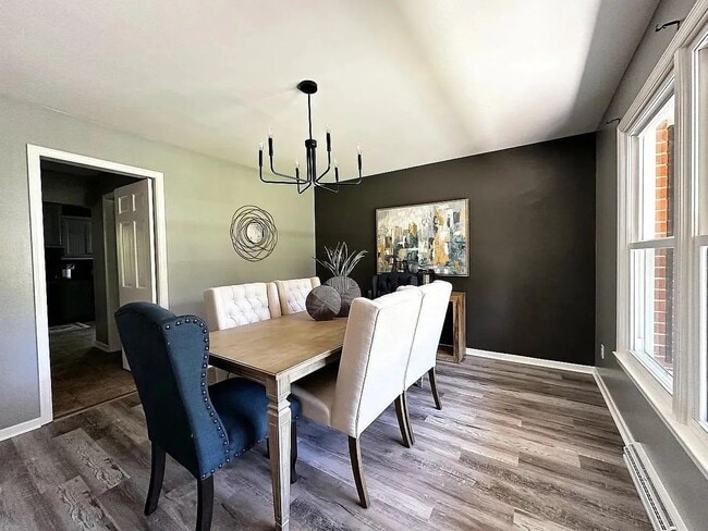 Building Photo - 340 Crescent Ln