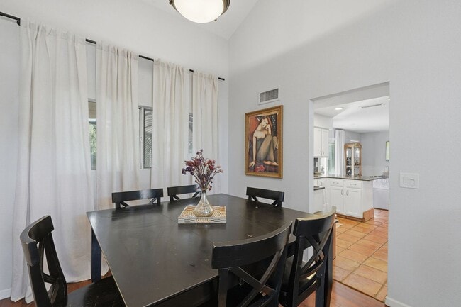 Building Photo - FURNISHED 2 Bedrooms plus den/loft & Private Pool