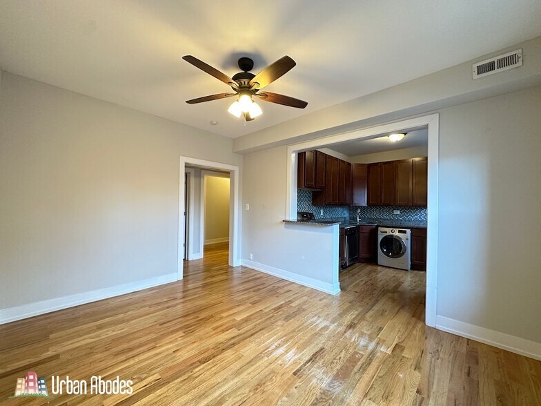 Building Photo - 3523 N Racine Ave