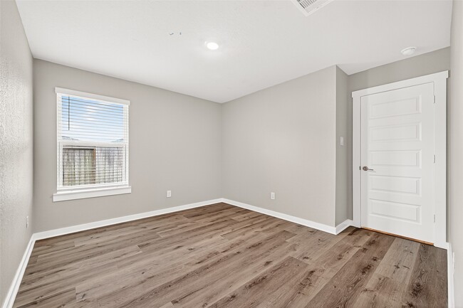 Building Photo - 3919 Sparkman Ln