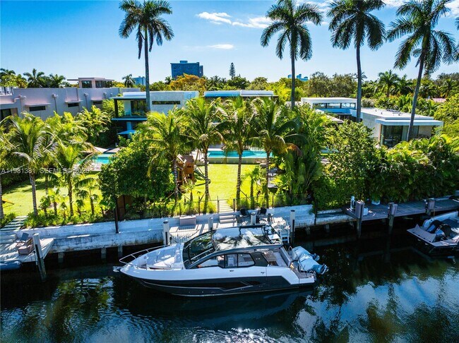 Building Photo - 707 NE 77th St