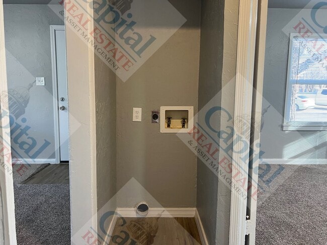 Building Photo - Cozy 2 Bedroom