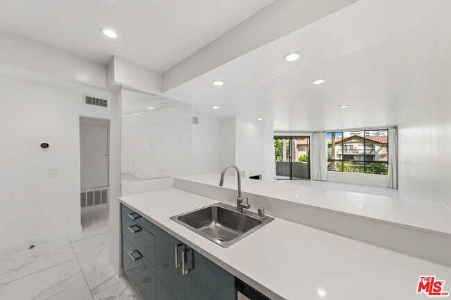 Building Photo - 1745 Camino Palmero St