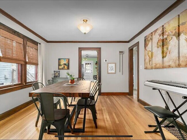 Building Photo - "Charming 3-Bed, 2-Bath Home on Holmes St, Kansas City - Your Cozy Retreat Awaits!"