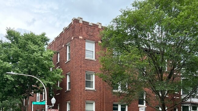Primary Photo - 1122 W Wellington Ave