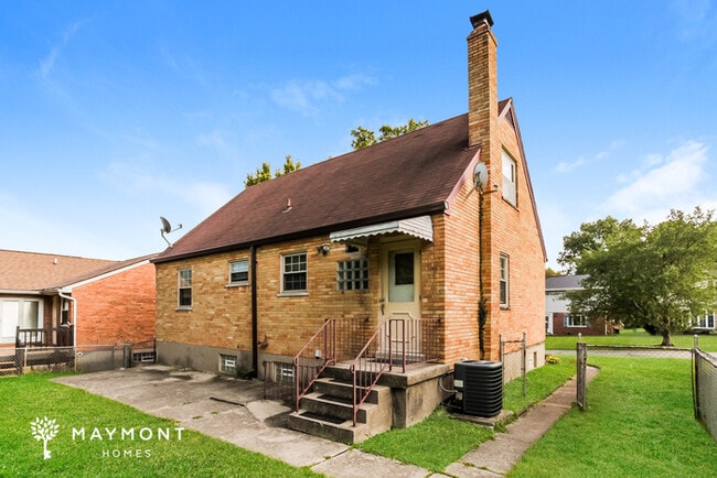 Building Photo - Inviting 4 Bedroom