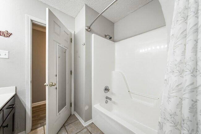 Building Photo - 216 Chantilly Cir