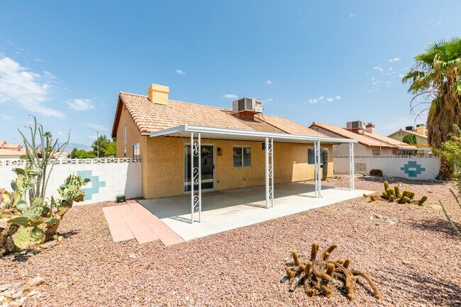 Building Photo - Fully upgraded 3 bedroom house on large lo...