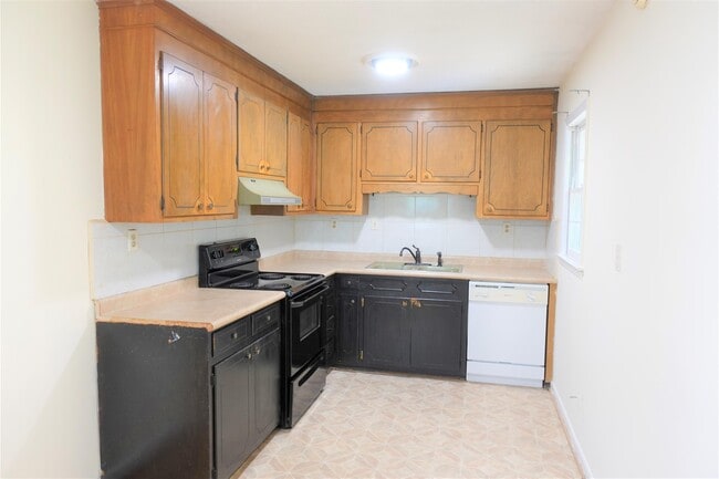 Building Photo - 325 Willow Oaks Dr