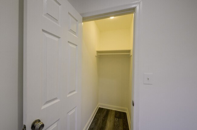 Building Photo - Charming & Renovated Petworth Rowhouse with Parking -  Available Now!