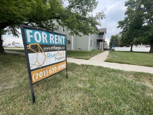 Building Photo - Spacious 3 bedroom, 1 bath Located in West Fargo.