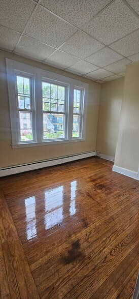 Building Photo - 206 Sherman Ave