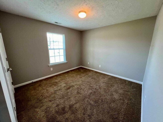 Building Photo - 3 Bed 2 Bath Brick Ranch *Fenced Backyard* in Christiana