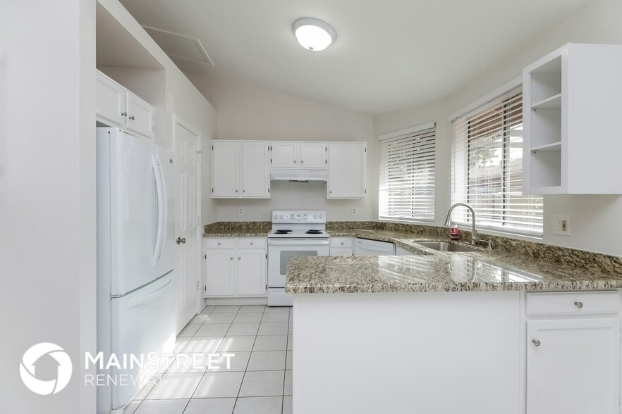 Building Photo - 1704 S 39th St