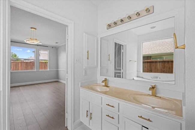 Building Photo - 1223 Mallard Creek Dr