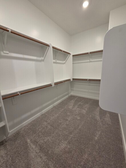 Building Photo - 23039 E Roundup Way