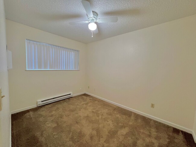 Building Photo - 2 Bedroom 1 Bath Duplex in Alpine Village....