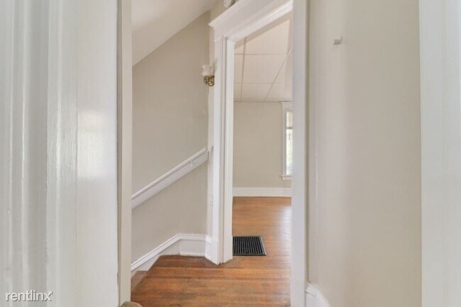 Building Photo - 511 E Taylor St