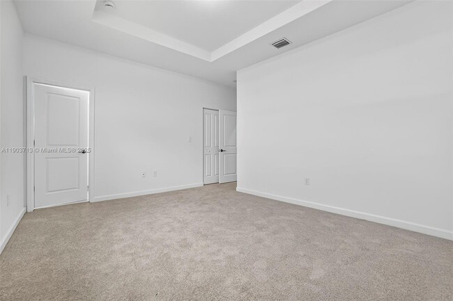 Building Photo - 2748 SE 26th Ave