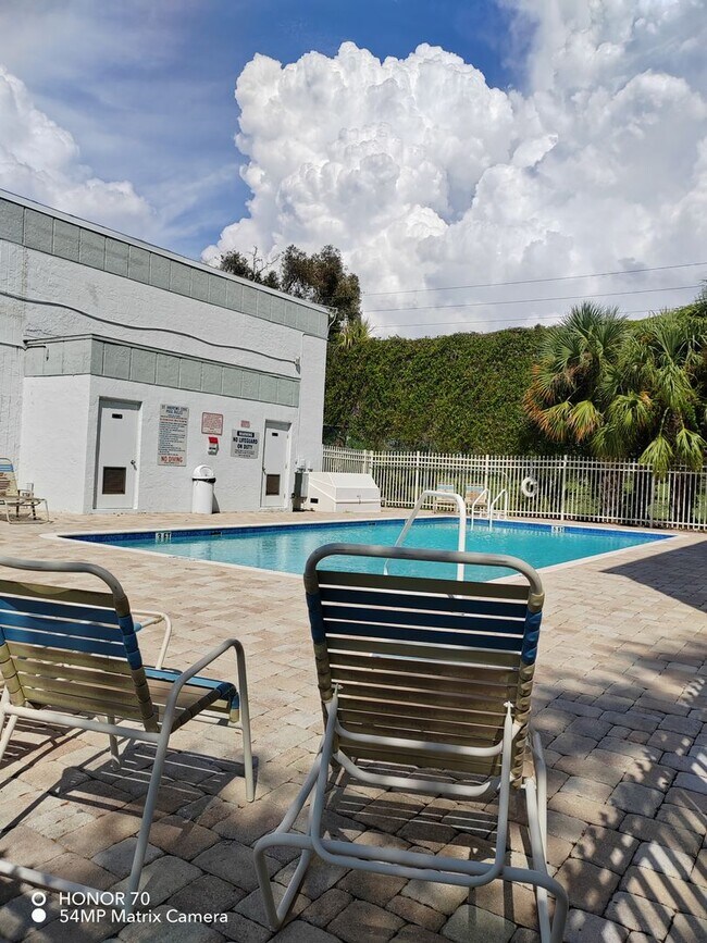 Building Photo - Rent to Own Bright 2B/1B Condo – St. Andrews Cove, Clearwater