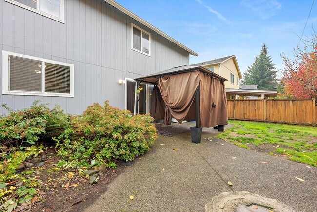 Building Photo - Spacious 4-Bedroom Olympia Home with A/C, ...