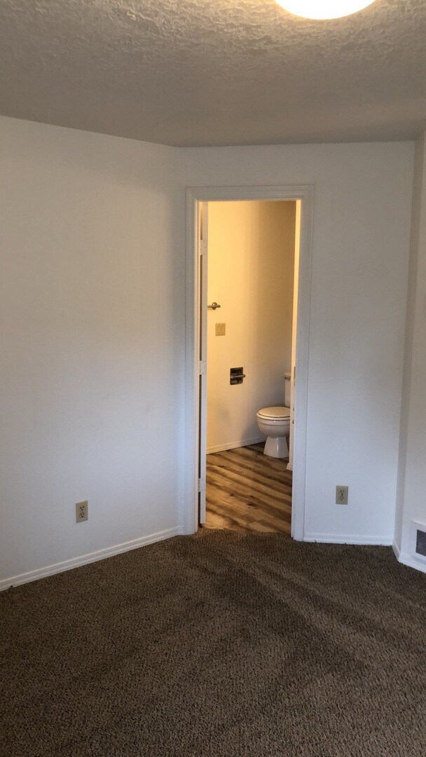 Building Photo - Desirable South Salem Home on Huge Lot! Ne...