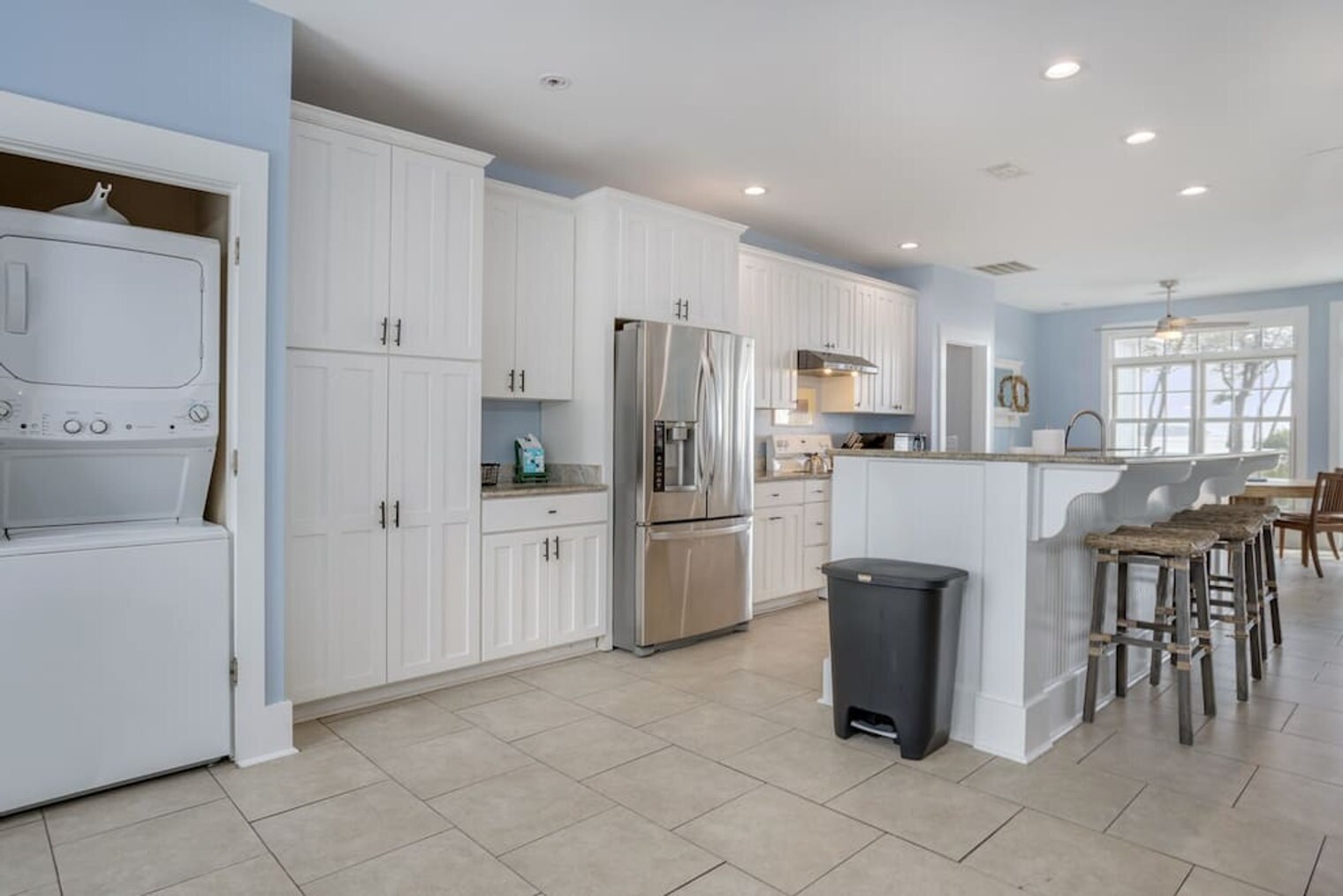 Building Photo - 152 Avenue of Oaks