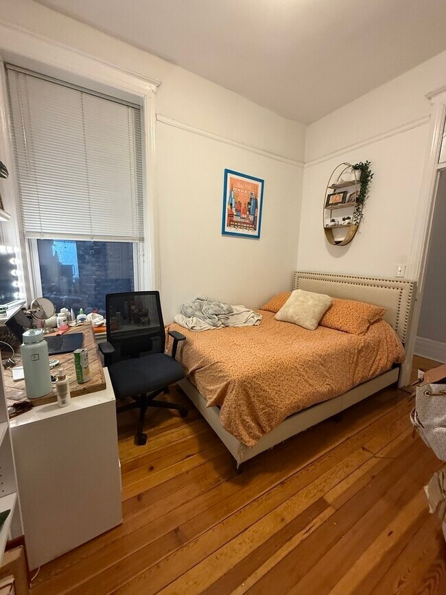 Building Photo - 12 W Chestnut St