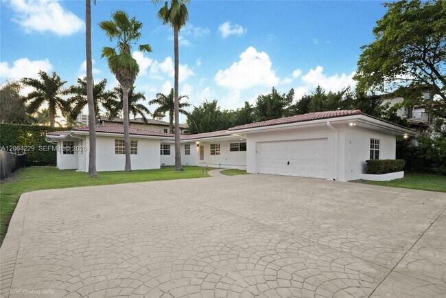 Building Photo - 52 Camden Dr