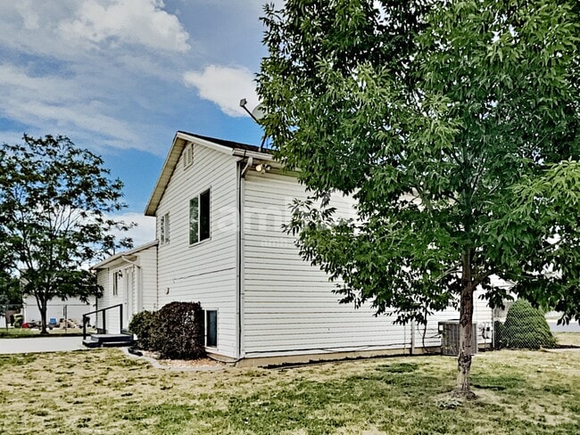 Building Photo - 342 N 75 W