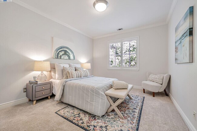 Building Photo - 260 Abigail Cir